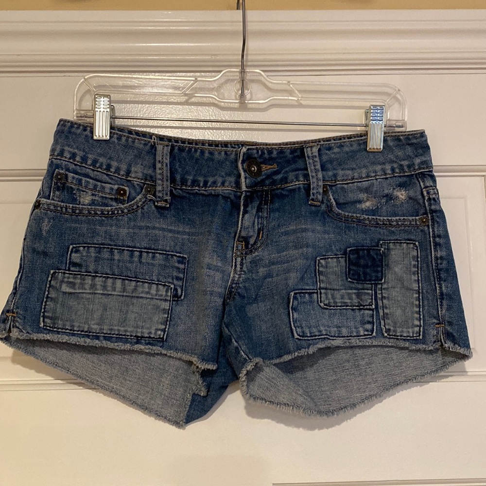 GUESS Low Rise Jean Shorts Size 28